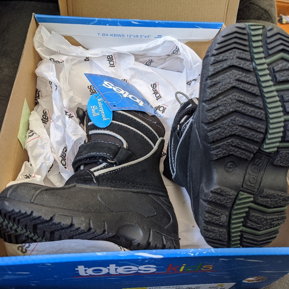 Totes winter boots size 5t